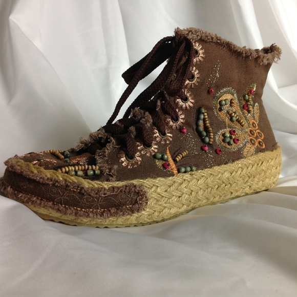 Shoes - Picture 4 of 6